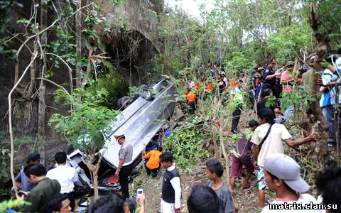 Происшествия:На Бали разбился автобус с китайскими туристами.